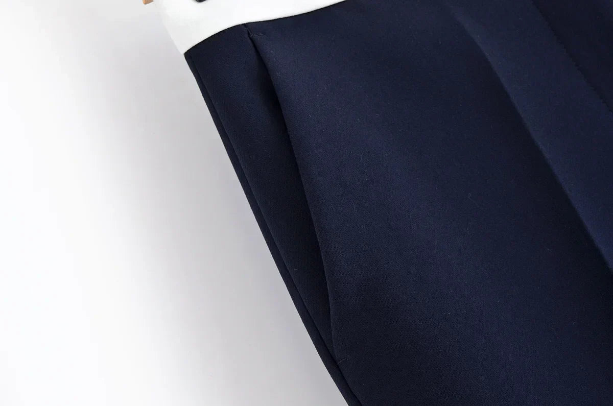 Conjunto Feminino Versátil – Blusa Básica com Recortes e Calça Reta Cintura Alta