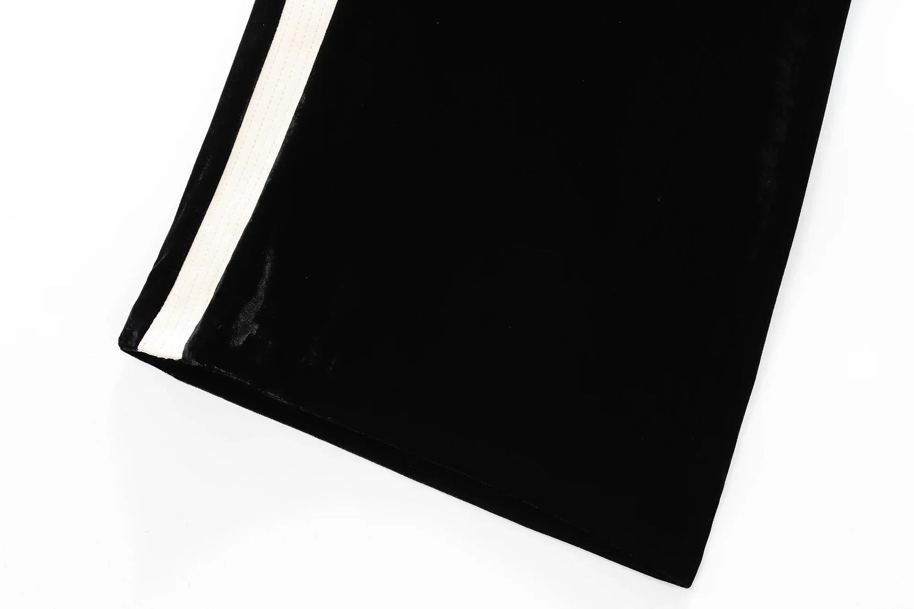 Conjunto em Veludo com Camisa de Manga Longa e Calça – Design Elegante com Detalhes Laterais