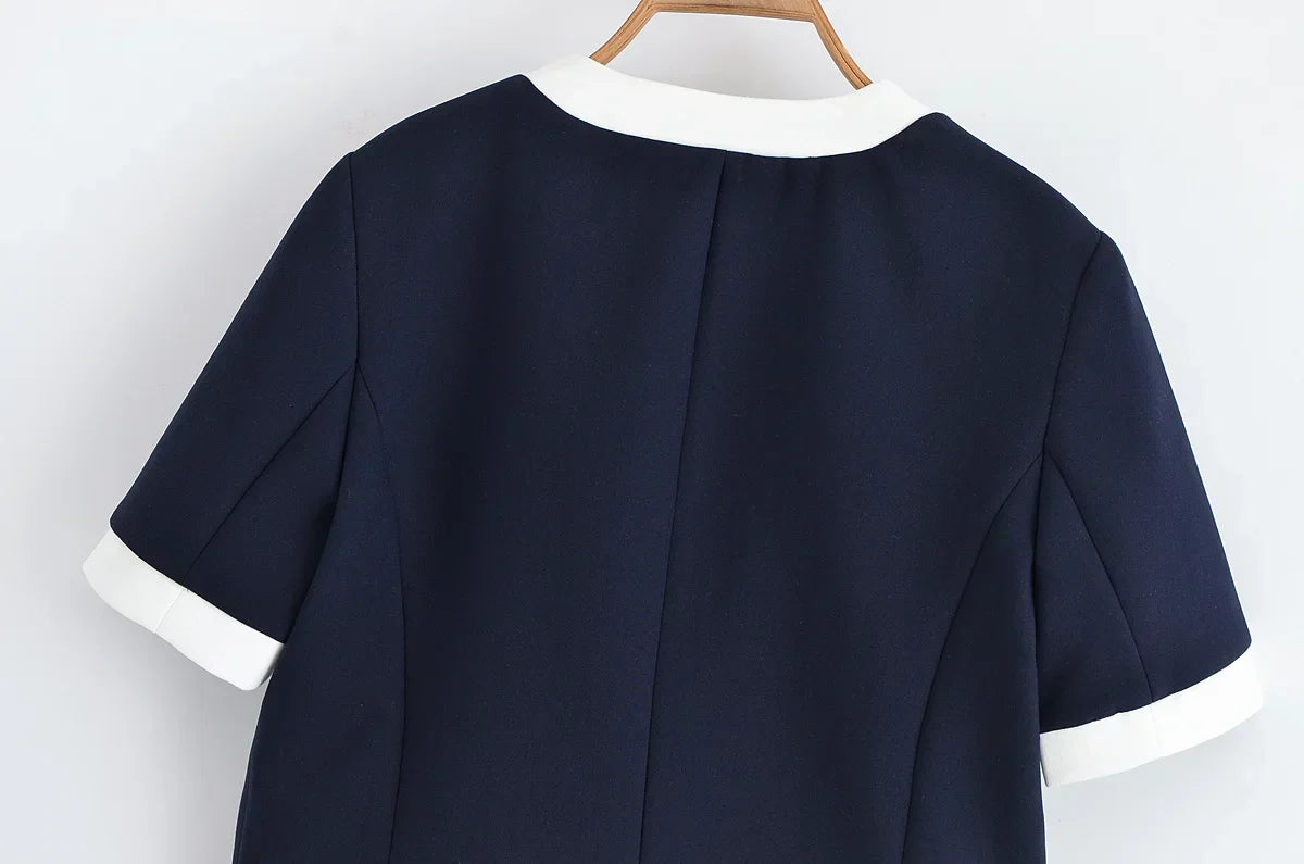 Conjunto Feminino Versátil – Blusa Básica com Recortes e Calça Reta Cintura Alta