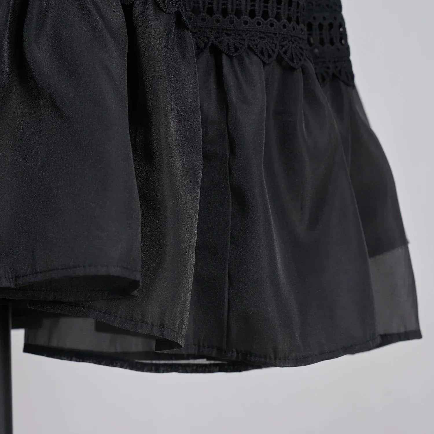 Vestido Lumière – Edição Exclusiva com Renda Bordada