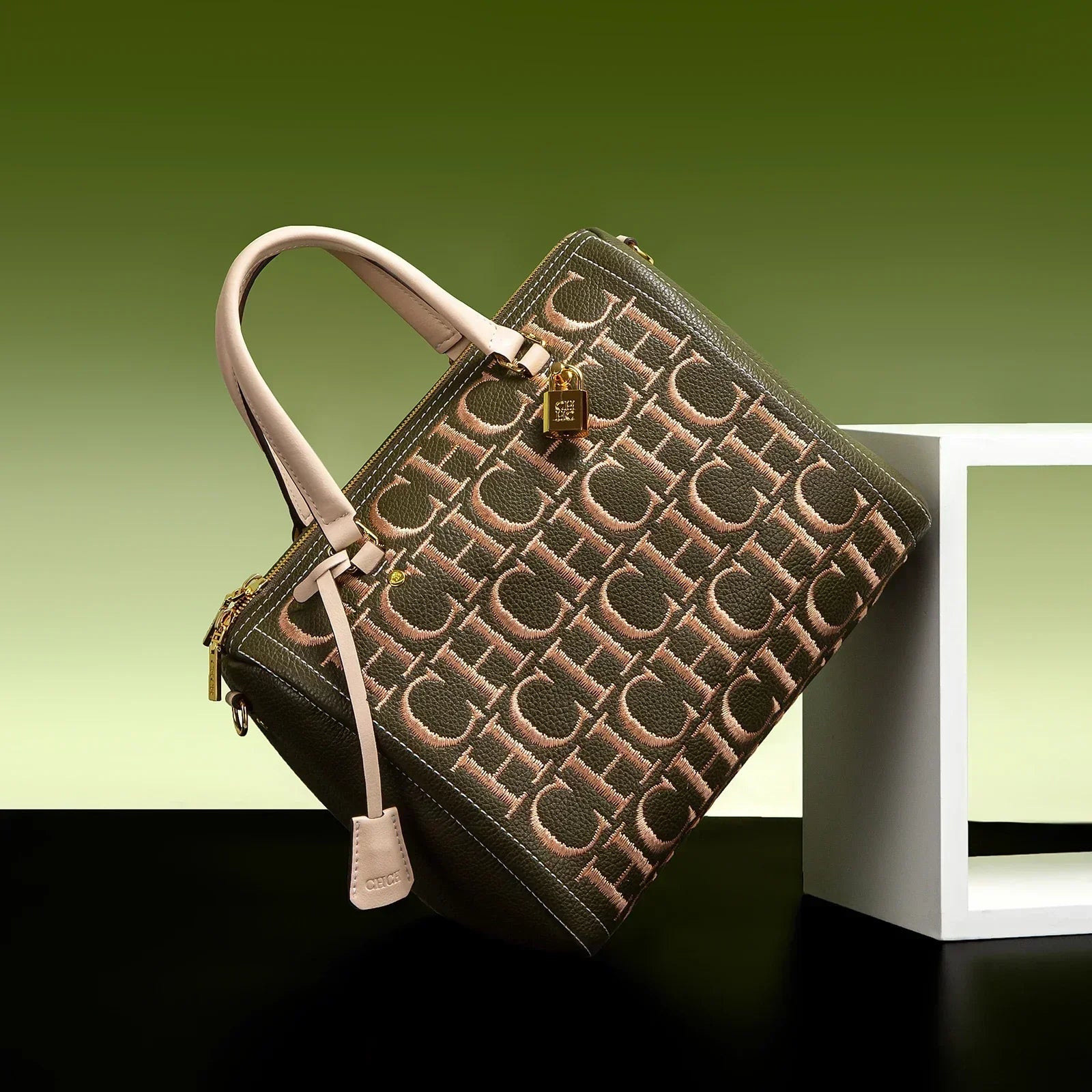 Bolsa CHCH Vintage – Praticidade e Elegância em Um Só Acessório