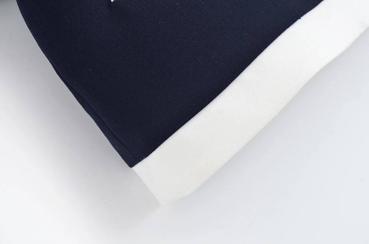 Conjunto Feminino Versátil – Blusa Básica com Recortes e Calça Reta Cintura Alta