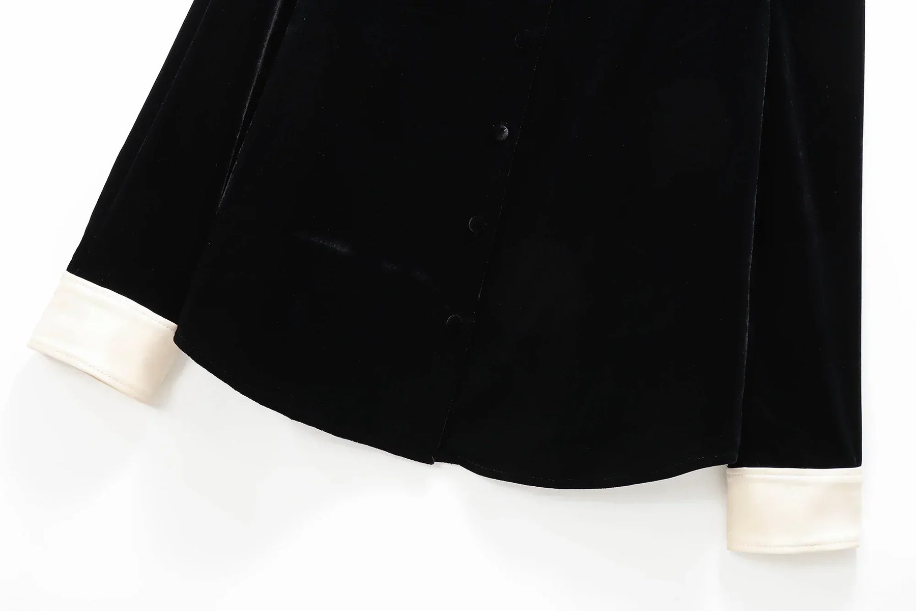 Conjunto em Veludo com Camisa de Manga Longa e Calça – Design Elegante com Detalhes Laterais