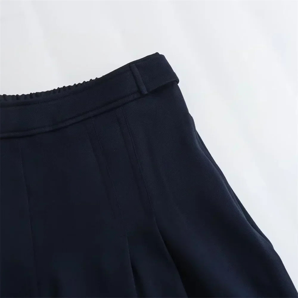 Conjunto Elegante – Blazer Curto com Botões Decorativos e Calça Pantalona