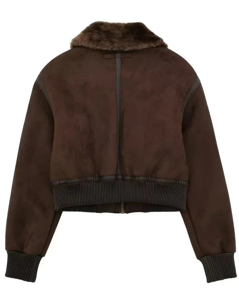 Casaco Marrom com Gola de Pele – Elegância Urbana para o Inverno