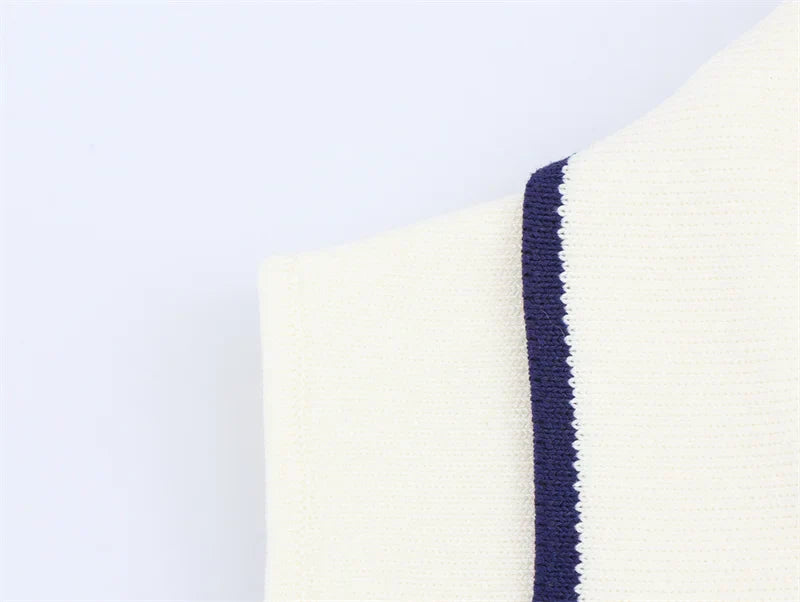 Colete de Tricô Sem Mangas – Branco com Detalhe, Estilo Casual Chic