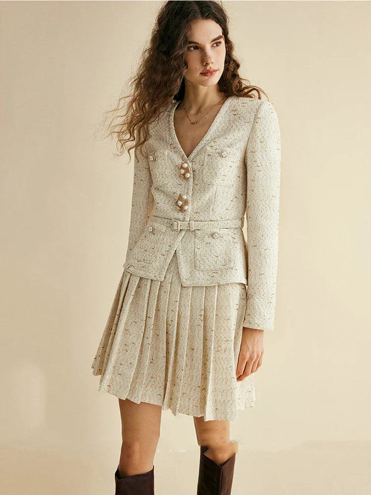 Conjunto de Tweed com Pedrarias – Blazer com Decote V e Saia Plissada de Cintura Alta