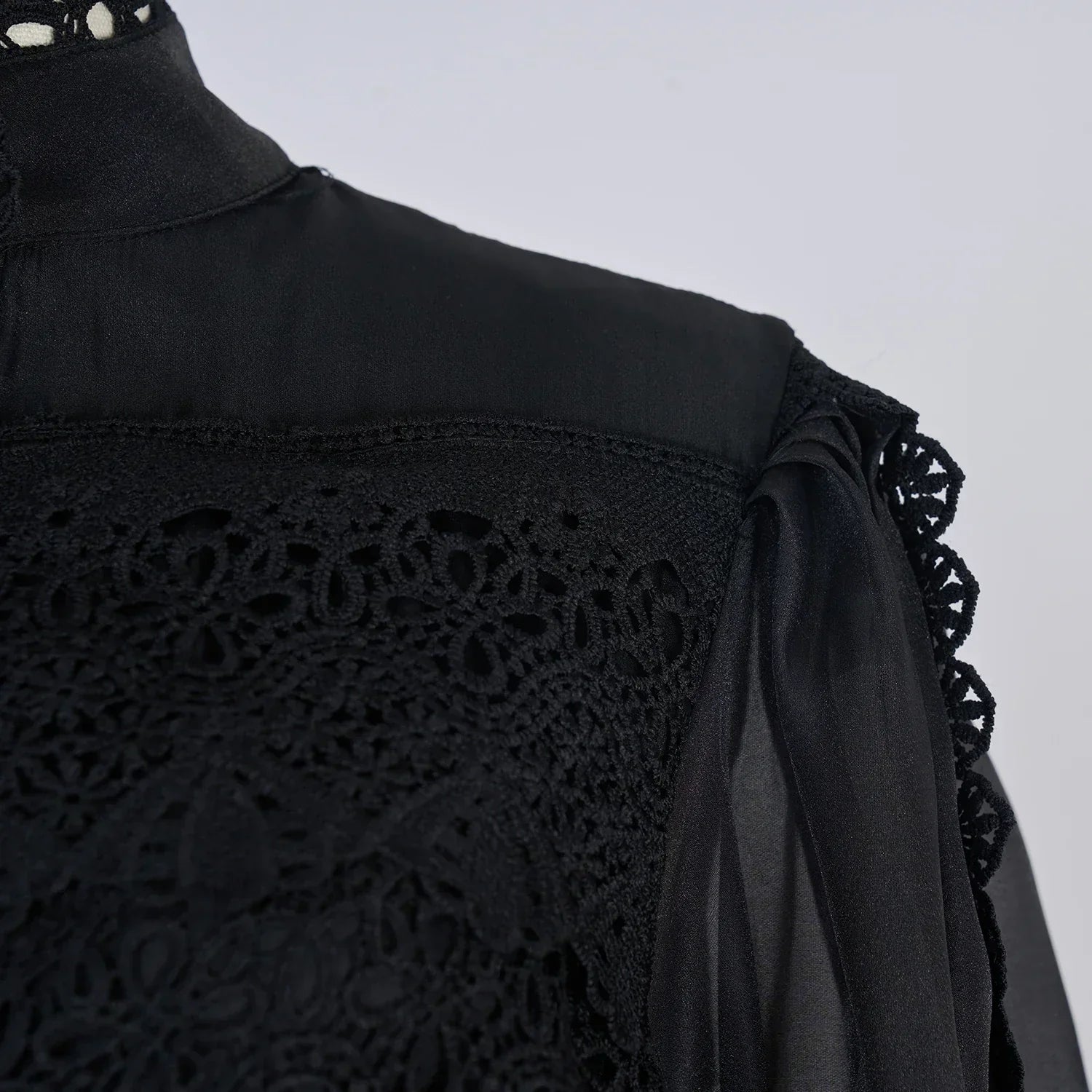 Vestido Lumière – Edição Exclusiva com Renda Bordada