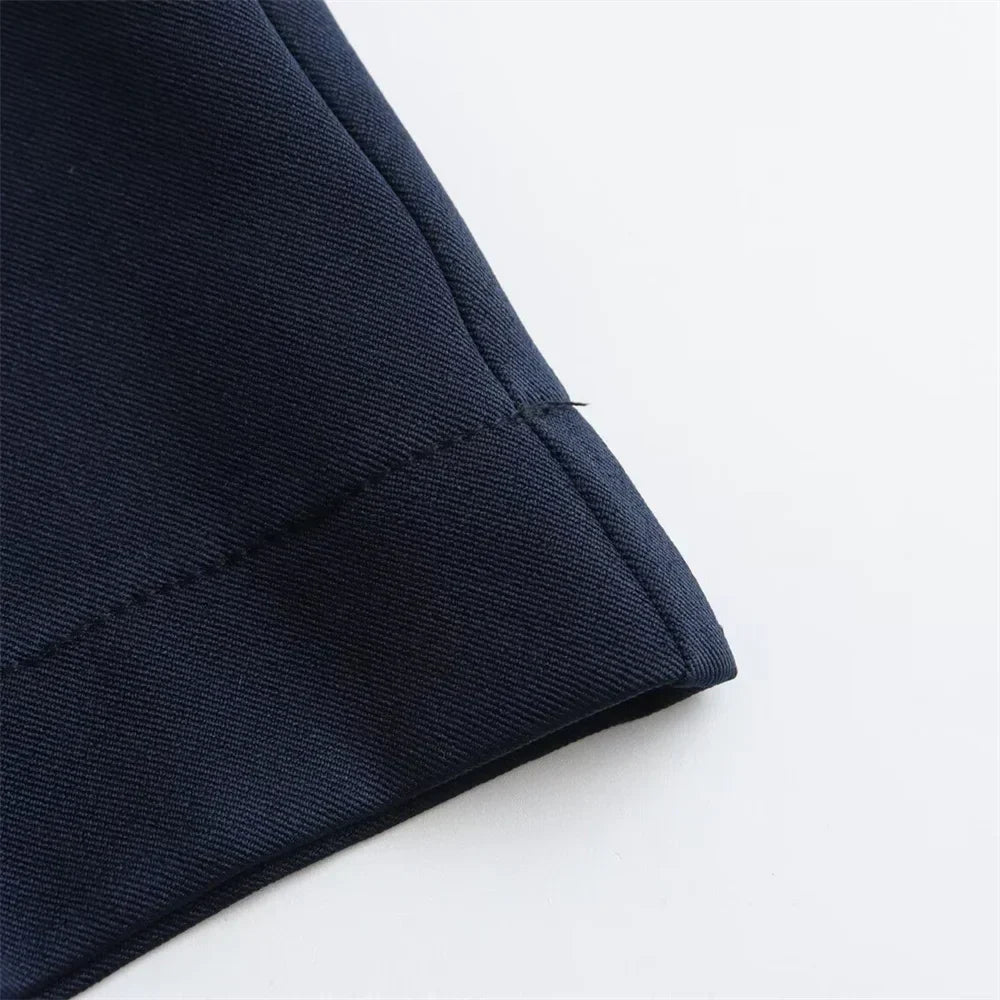 Conjunto Elegante – Blazer Curto com Botões Decorativos e Calça Pantalona