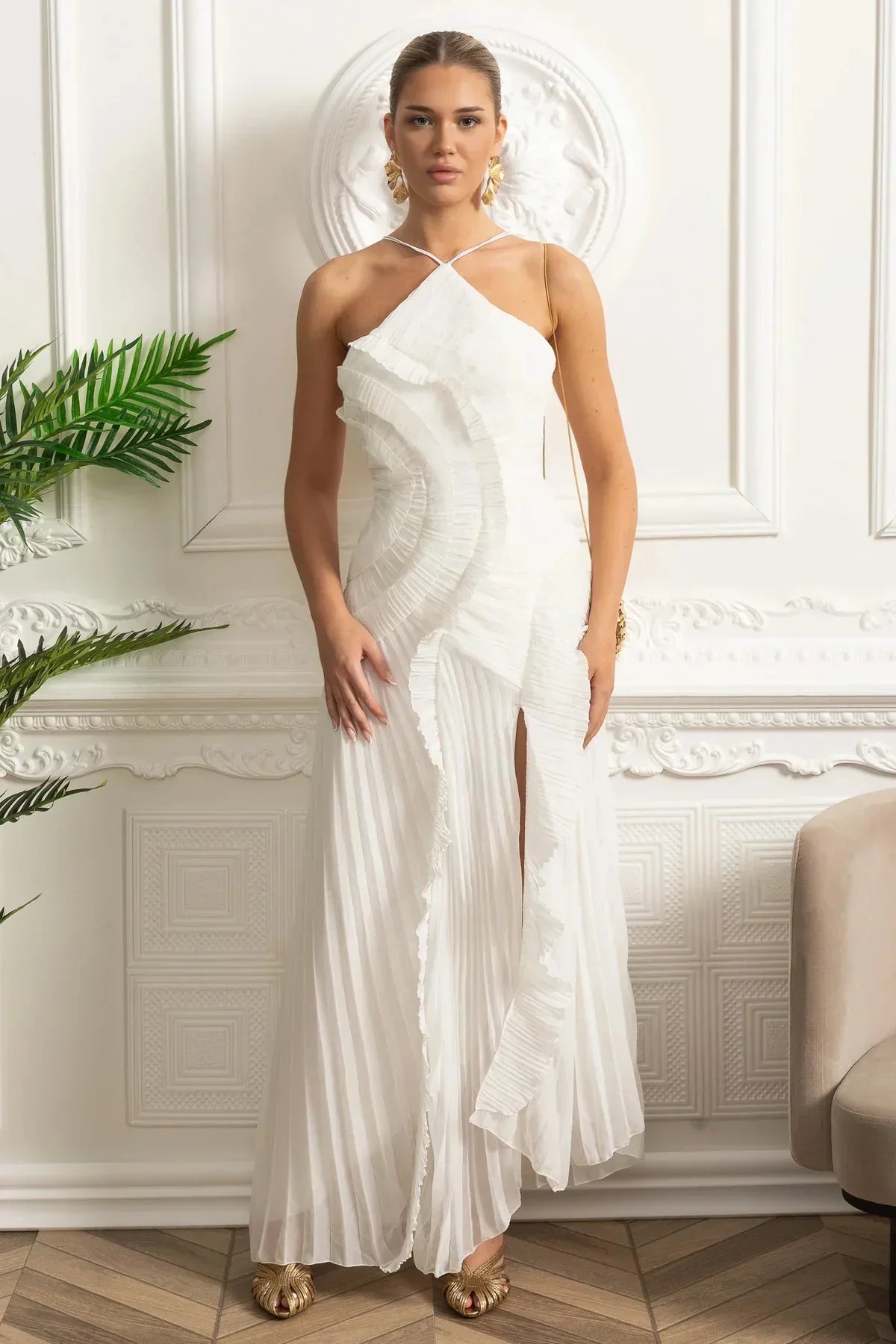 Vestido Sexy Assimétrico e Decote nas Costas