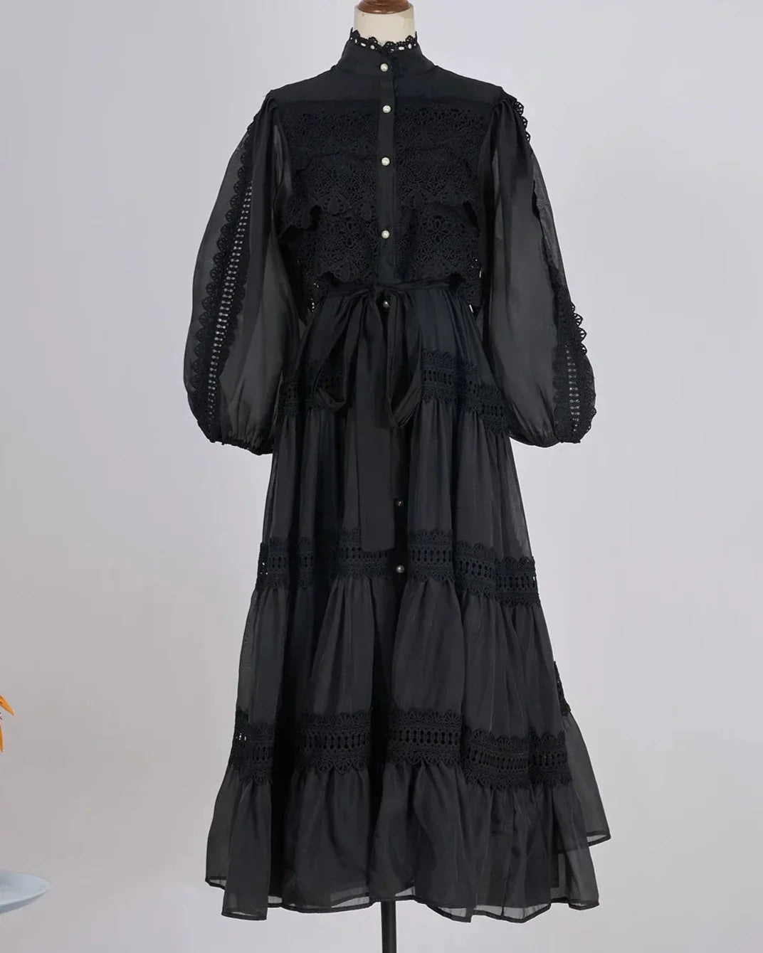 Vestido Lumière – Edição Exclusiva com Renda Bordada