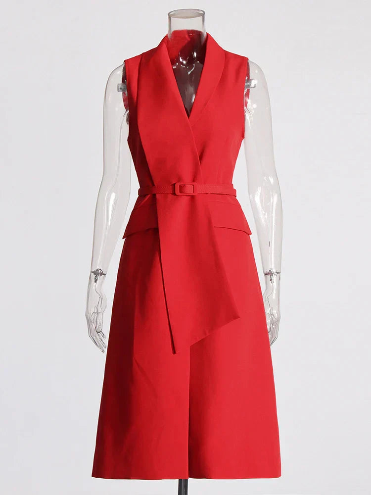 Vestido Minimalista Colar Entalhados - Cintura Alta e Sem Mangas