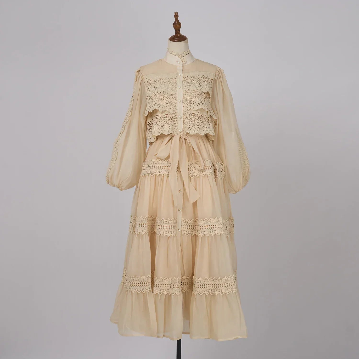 Vestido Lumière – Edição Exclusiva com Renda Bordada