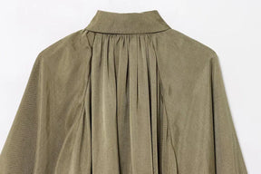 Jaqueta Bomber em Cetim Leve – Zíper Frontal e Detalhe Plissado, Casual e Elegante