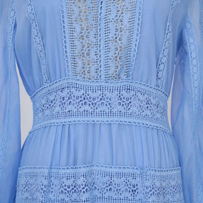 Vestido Longo com Bordado em Renda – Elegância Modesta