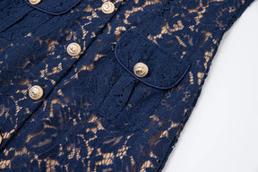 Vestido de Renda Luxo – Bordado Elegante, Botões Metalizados, Manga Curta