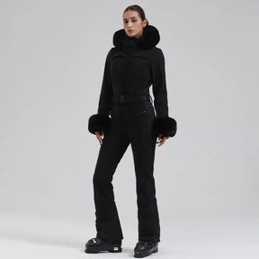 Macacão de Esqui Feminino GSOU SNOW – One Piece Slim, Impermeável, À Prova de Vento, Forrado e com Capuz de Pele