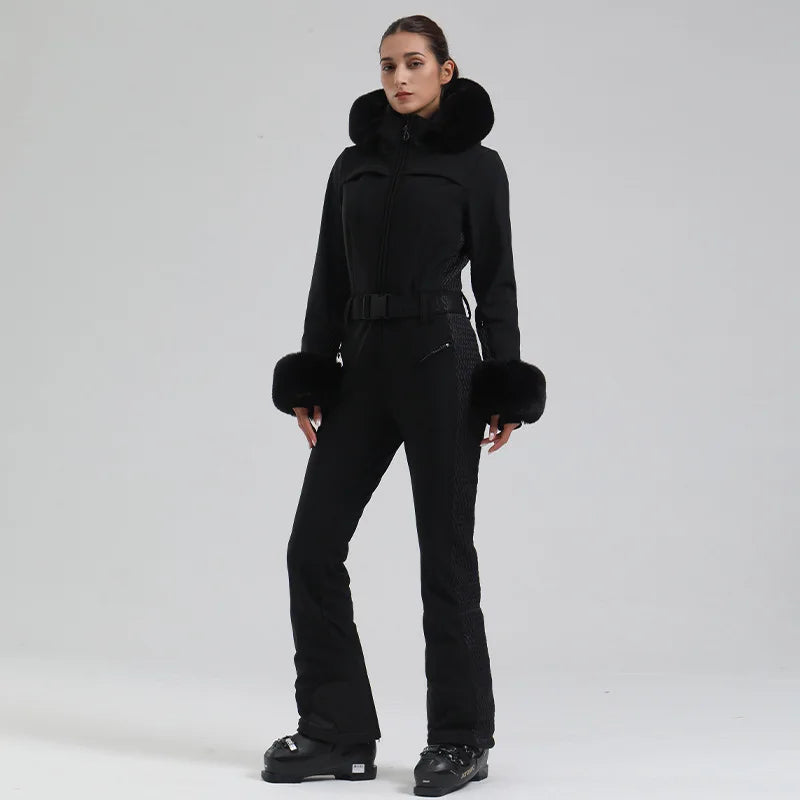 Macacão de Esqui Feminino GSOU SNOW – One Piece Slim, Impermeável, À Prova de Vento, Forrado e com Capuz de Pele